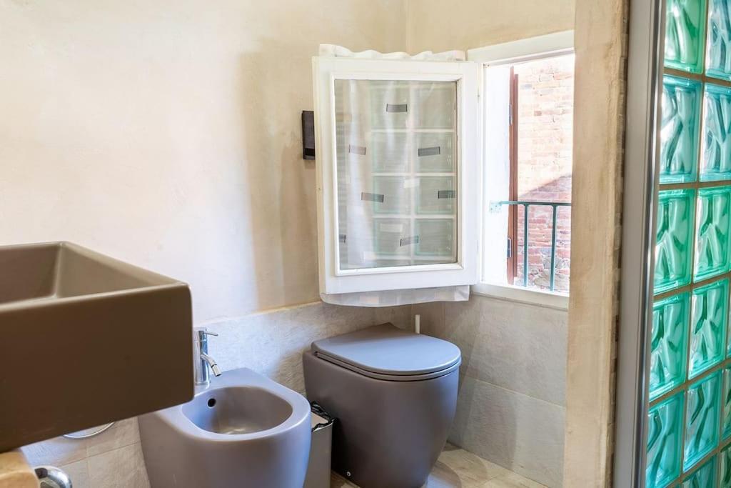 Casa Vacanze L'Angolo Fiorito Bettolle Buitenkant foto