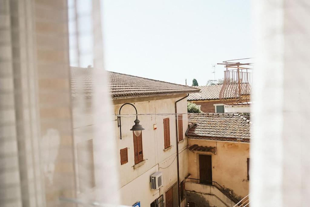 Casa Vacanze L'Angolo Fiorito Bettolle Buitenkant foto