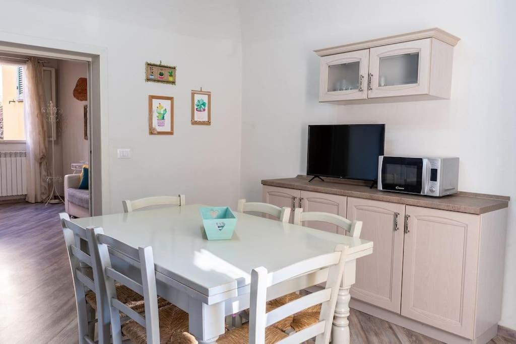 Casa Vacanze L'Angolo Fiorito Bettolle Buitenkant foto