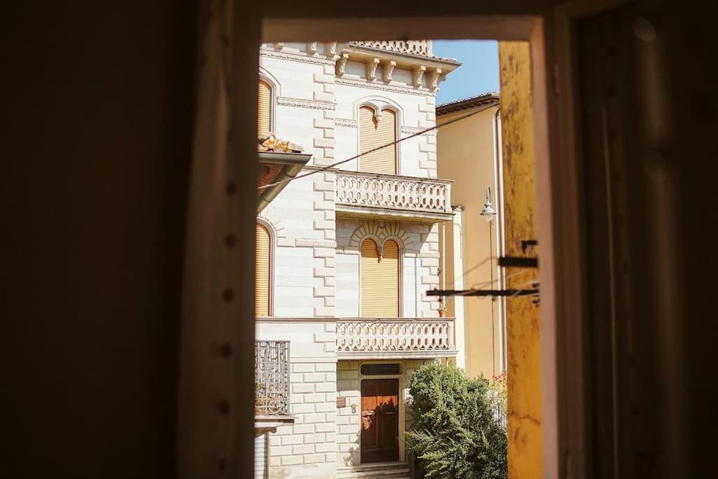 Casa Vacanze L'Angolo Fiorito Bettolle Buitenkant foto