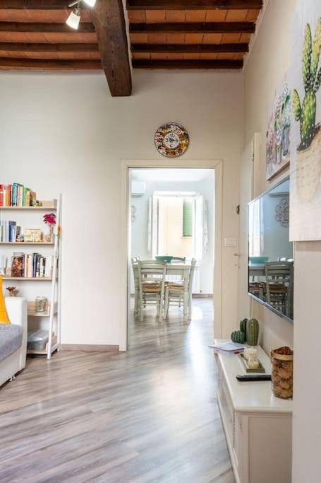 Casa Vacanze L'Angolo Fiorito Bettolle Buitenkant foto