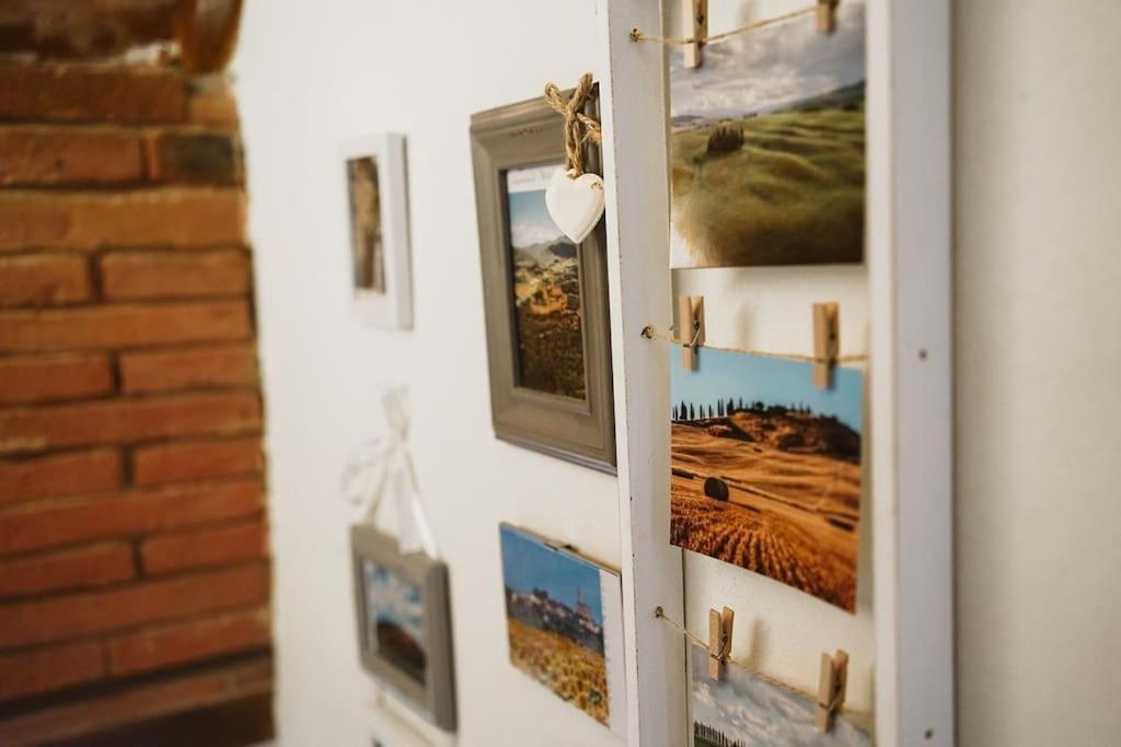 Casa Vacanze L'Angolo Fiorito Bettolle Buitenkant foto