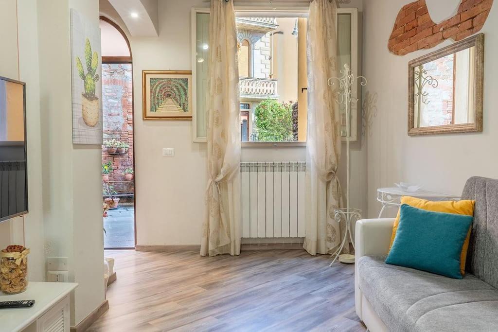 Casa Vacanze L'Angolo Fiorito Bettolle Buitenkant foto